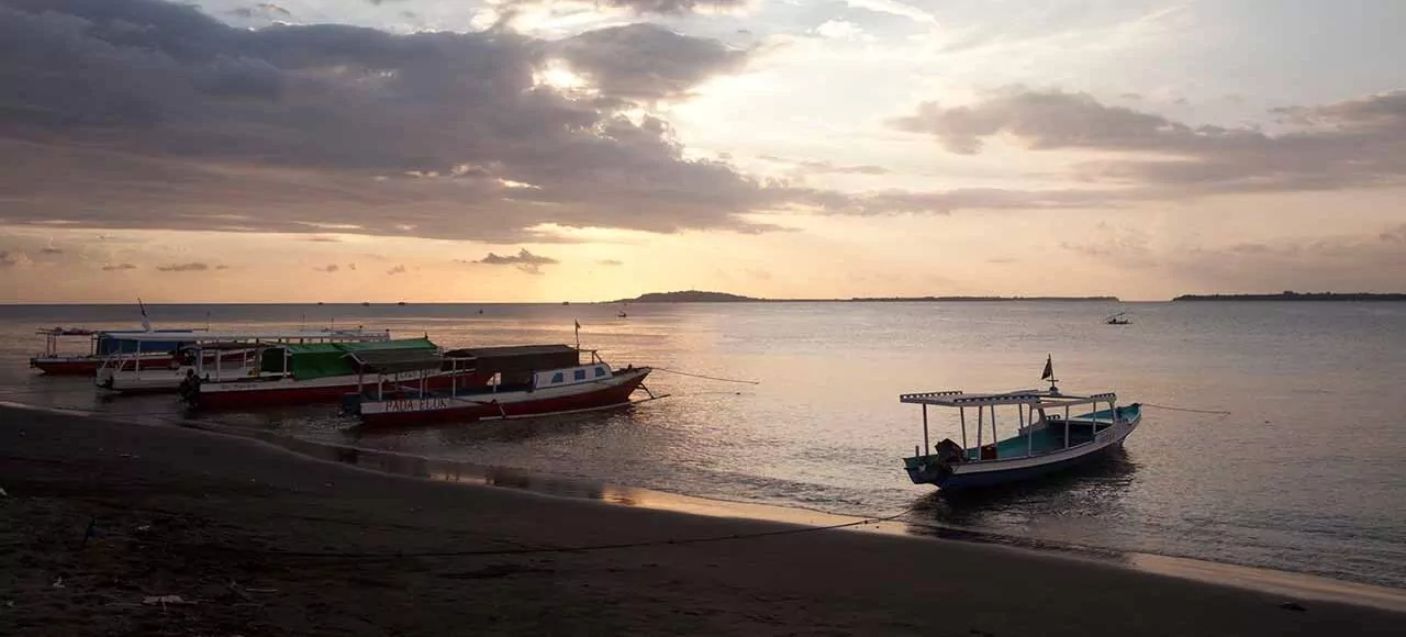 Lombok Boat Trips for snorkeling, sunrise and sunset cruises